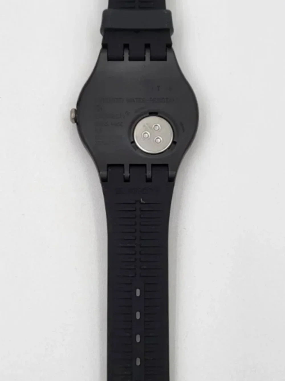 Swatch LOVE WALL SUOB125 New Gent Black White Swiss Quartz Watch 41mm